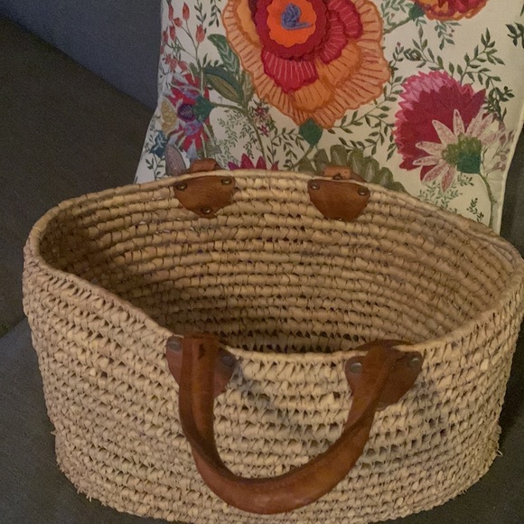 Large Straw Bag W/ Leather Handles - Picture 11 of 11